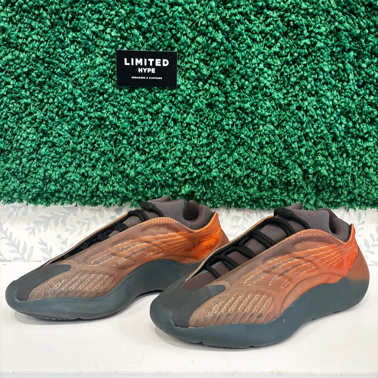 adidas Yeezy 700 V3 Copper Fade (USED)