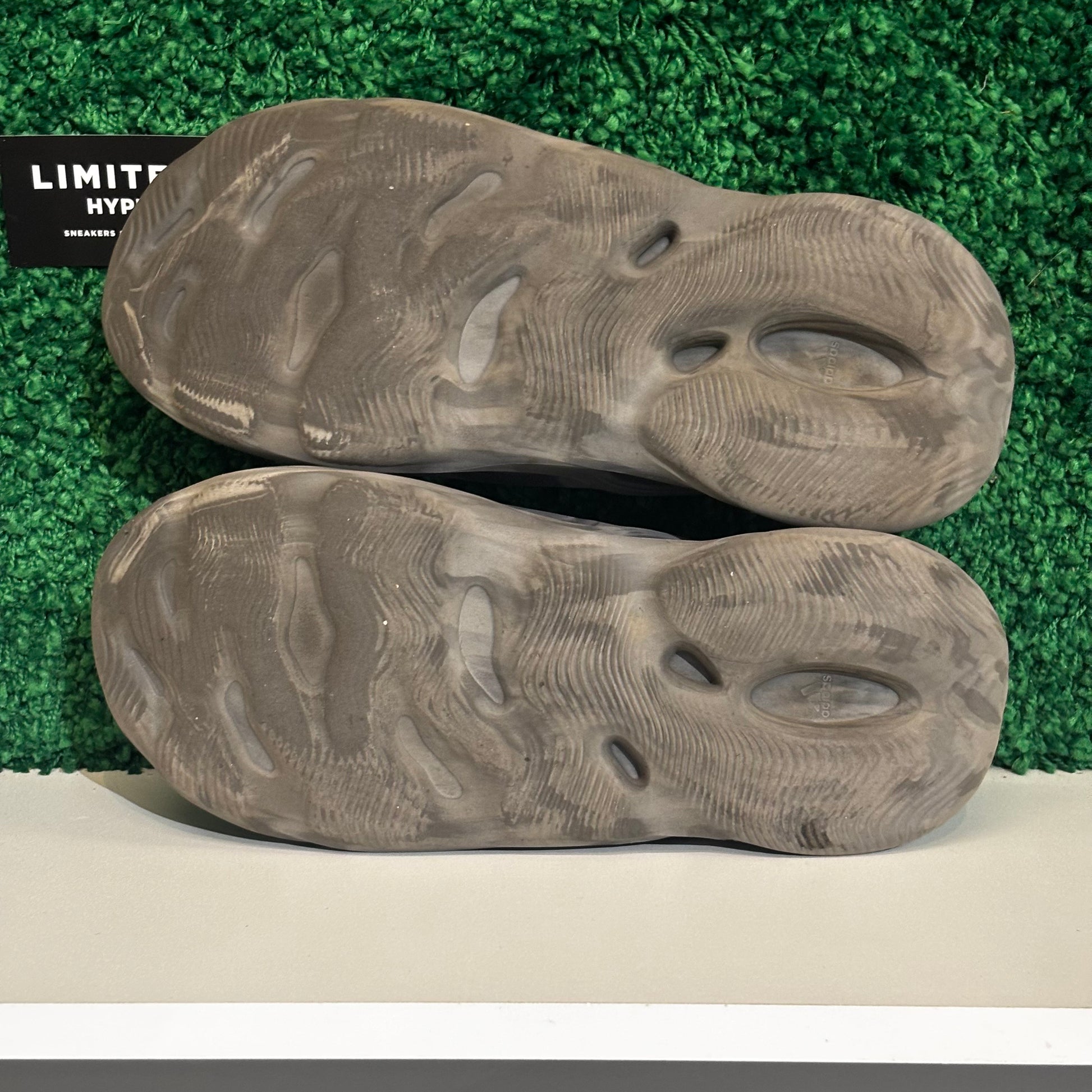 adidas Yeezy Foam RNR MX Granite (USED)