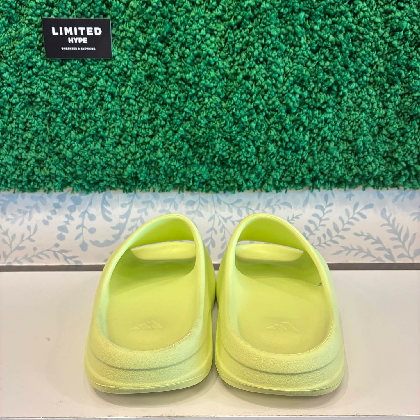 adidas Yeezy Slide Glow Green (USED)