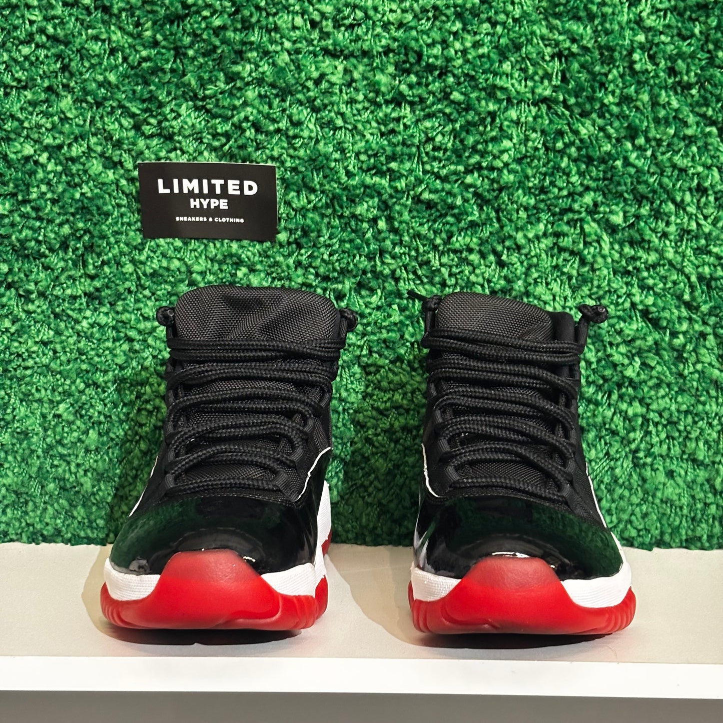 Jordan 11 Retro Playoffs Bred (USED, VNDS)
