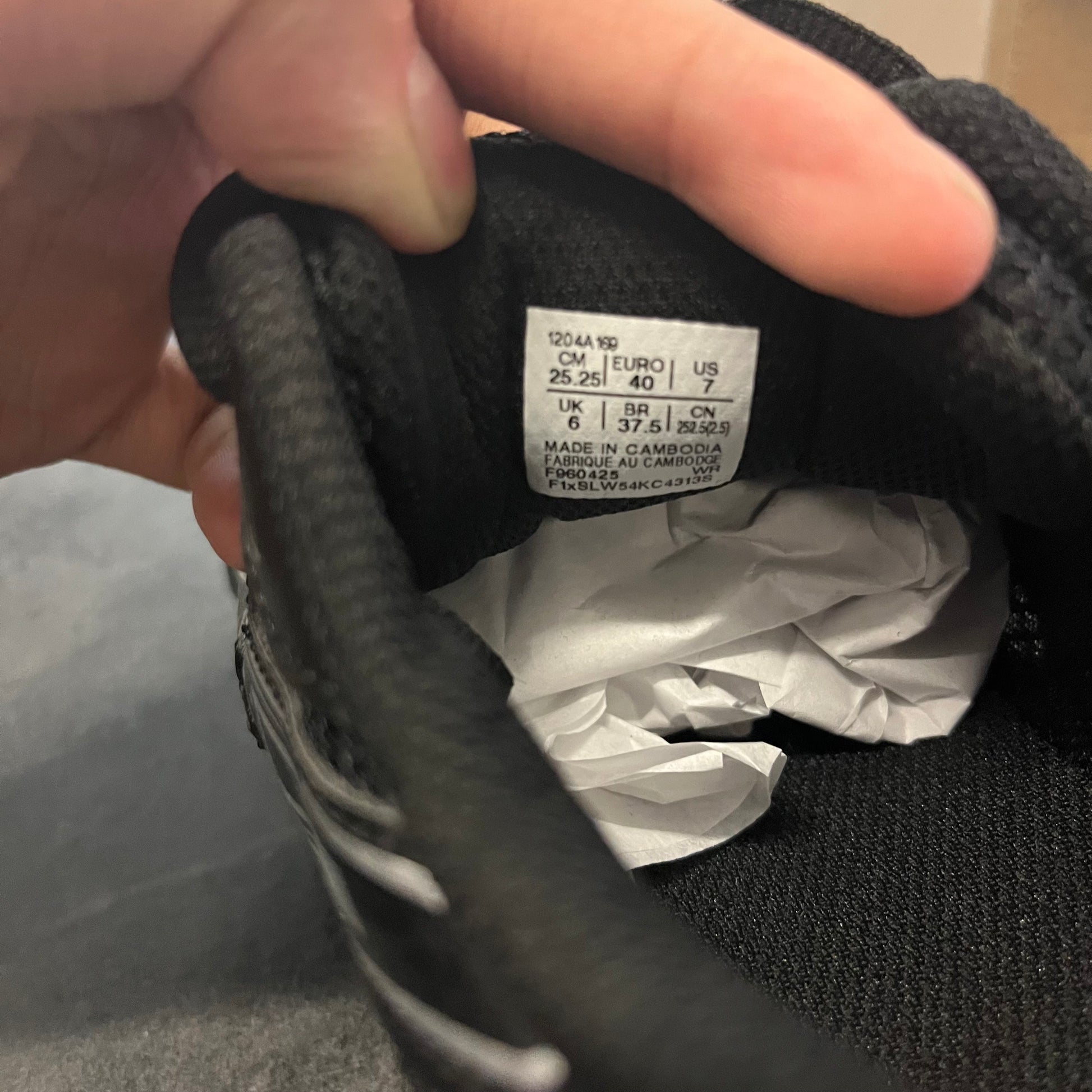 ASICS Gel-1130 Black Pure Silver (GS) (MISMATCH SIZE 6y/7y)