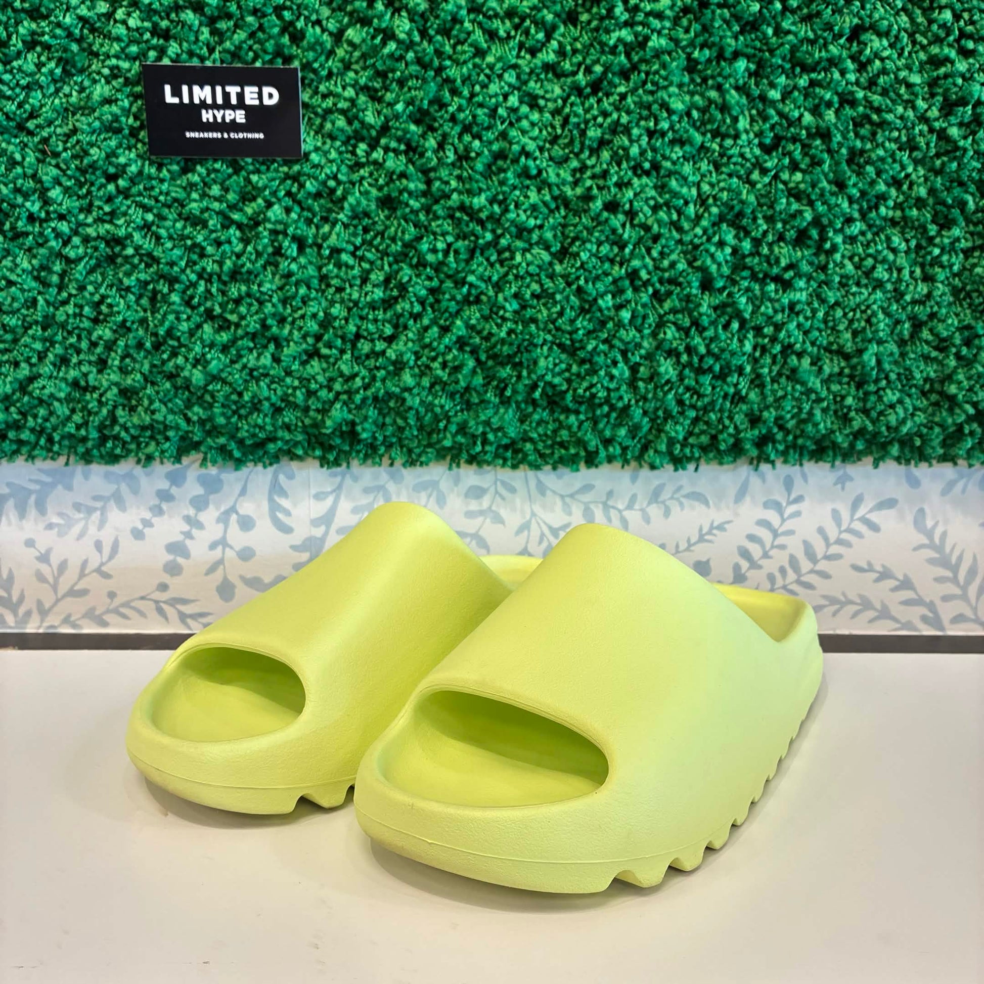 adidas Yeezy Slide Glow Green (USED)