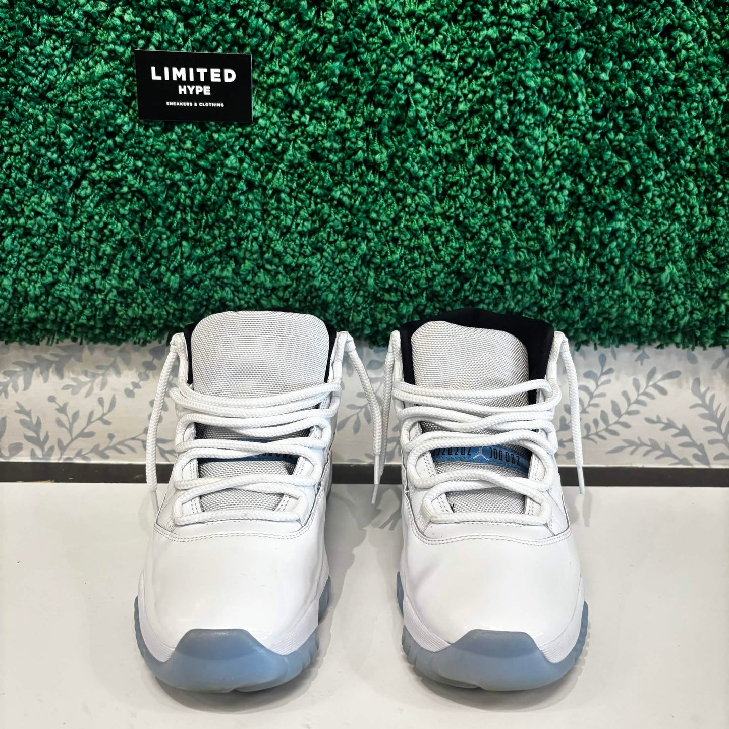 Jordan 11 Retro Legend Blue (2024) (USED)