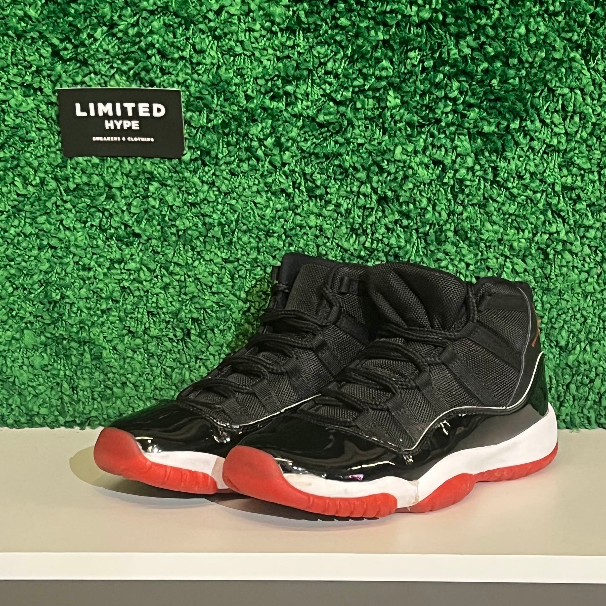 Jordan 11 Retro Playoffs Bred (2019) (GS) (USED NO BOX)