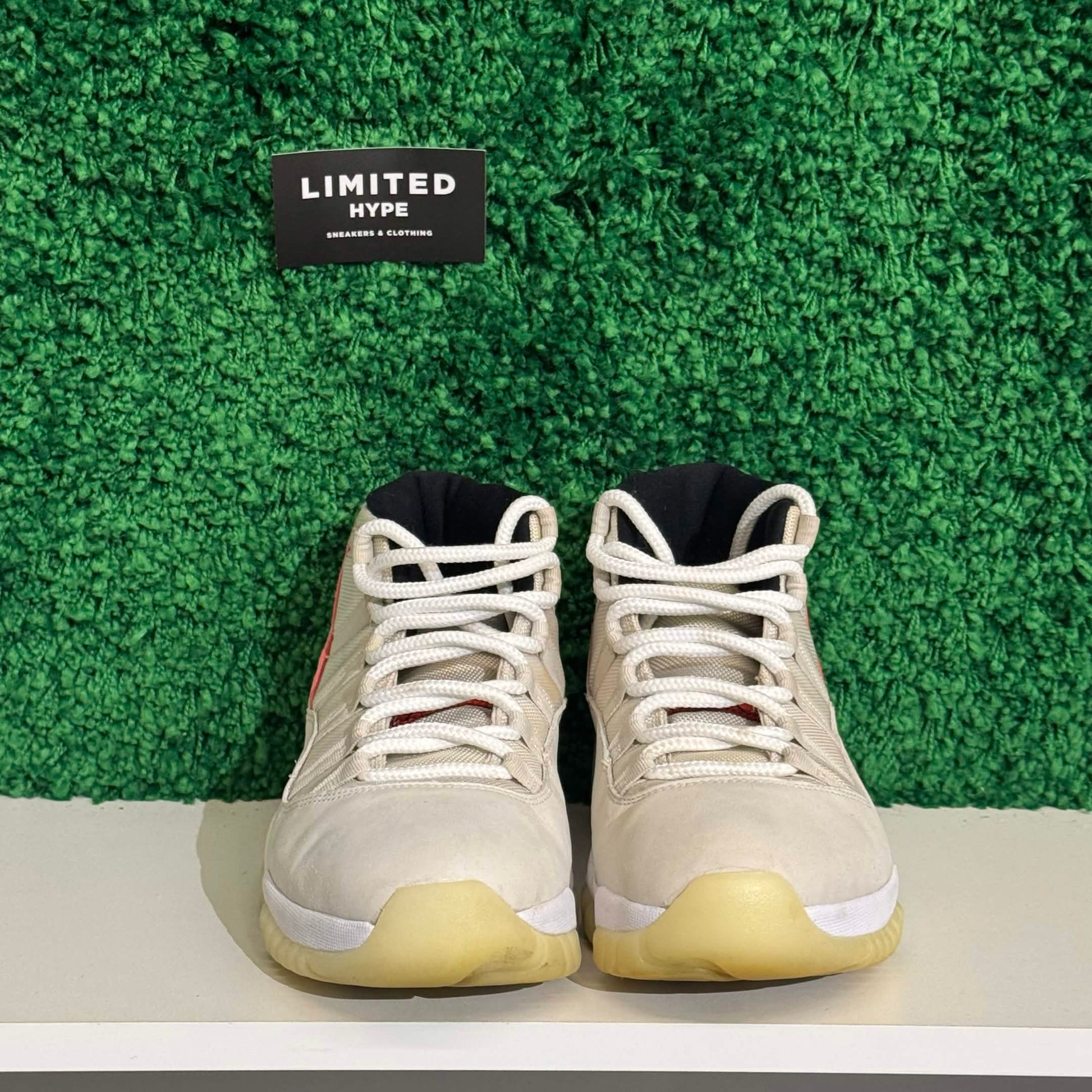 Jordan 11 Retro Platinum Tint (USED)