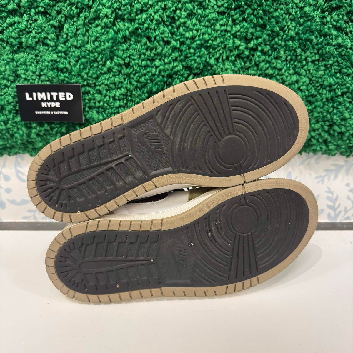 Jordan 1 Zoom CMFT Neutral Olive (USED) (NO BOX)