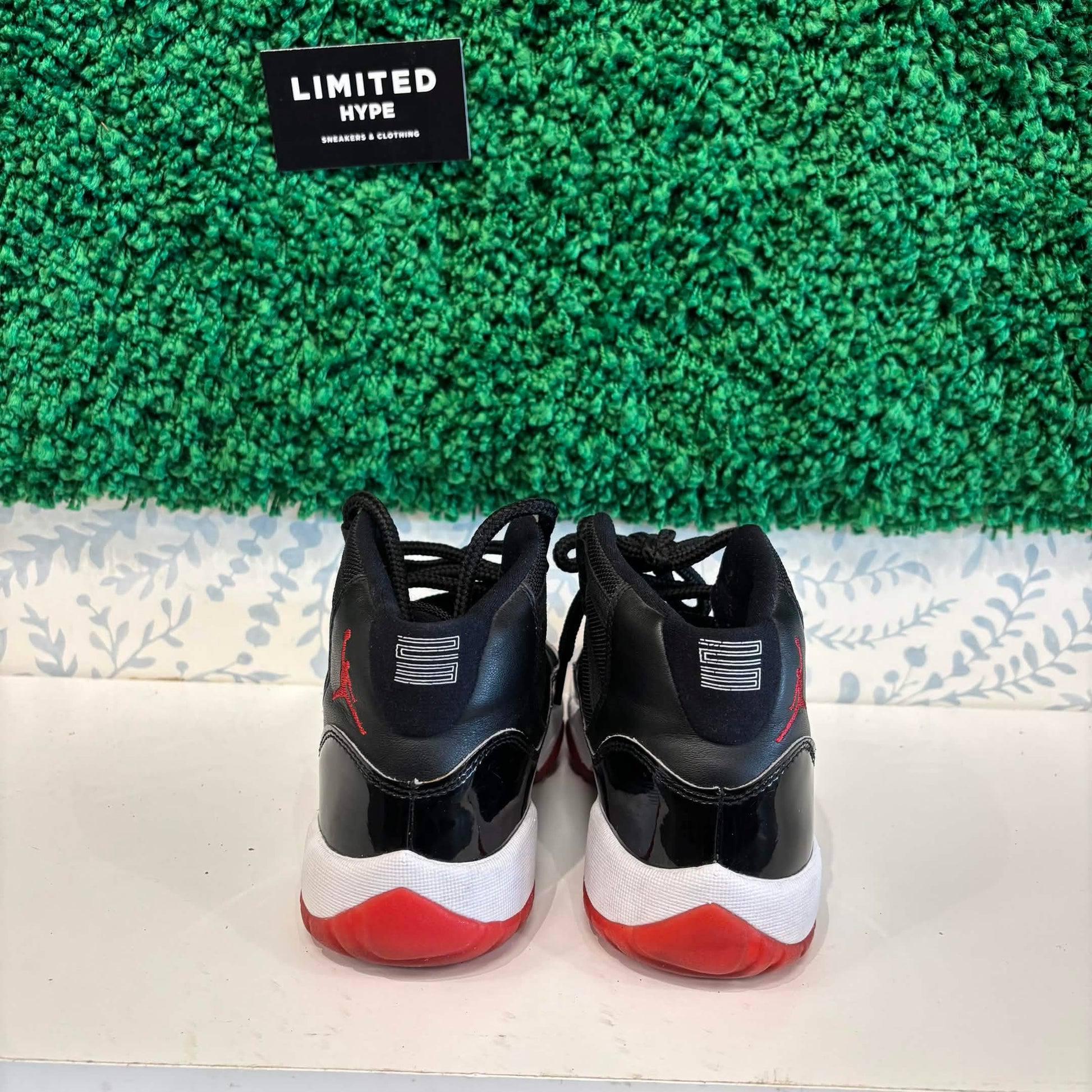 Jordan 11 Retro Playoffs Bred (2019) (GS) (USED) (NO BOX)