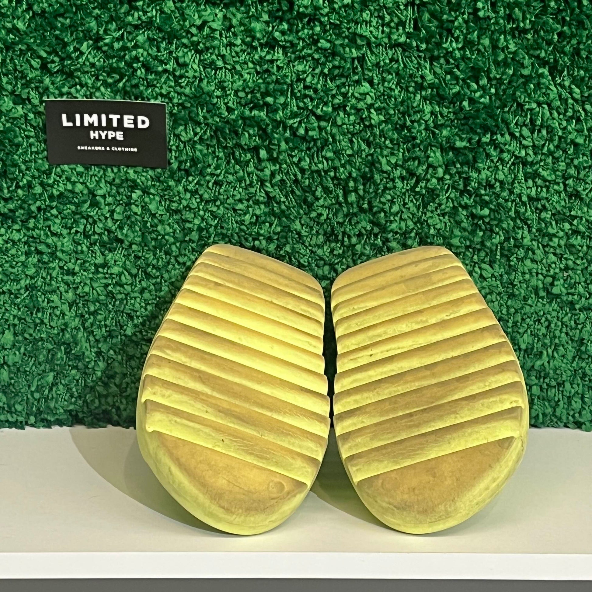 adidas Yeezy Slide Glow Green (USED)