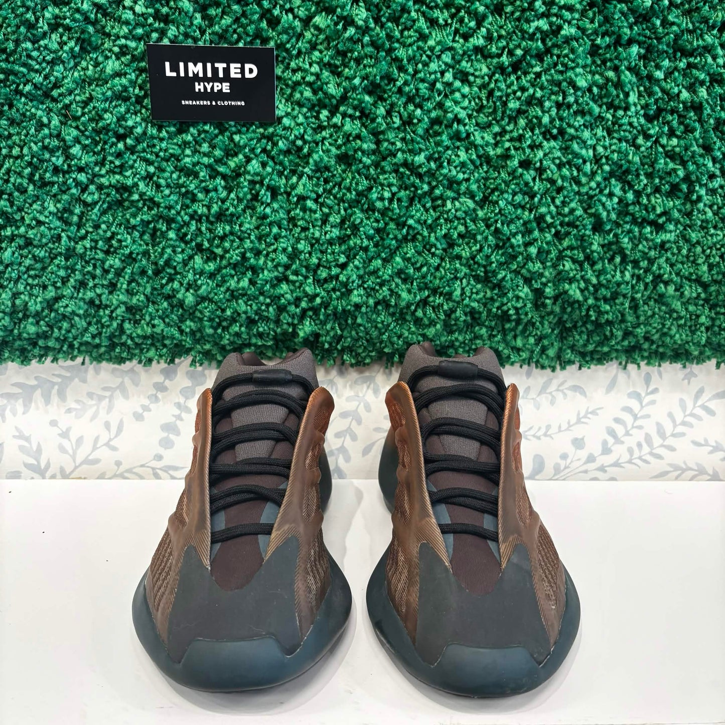 adidas Yeezy 700 V3 Copper Fade (USED)