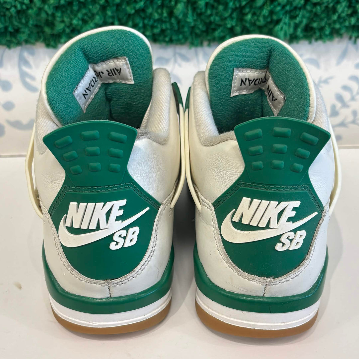 Jordan 4 Retro SB Pine Green (USED)