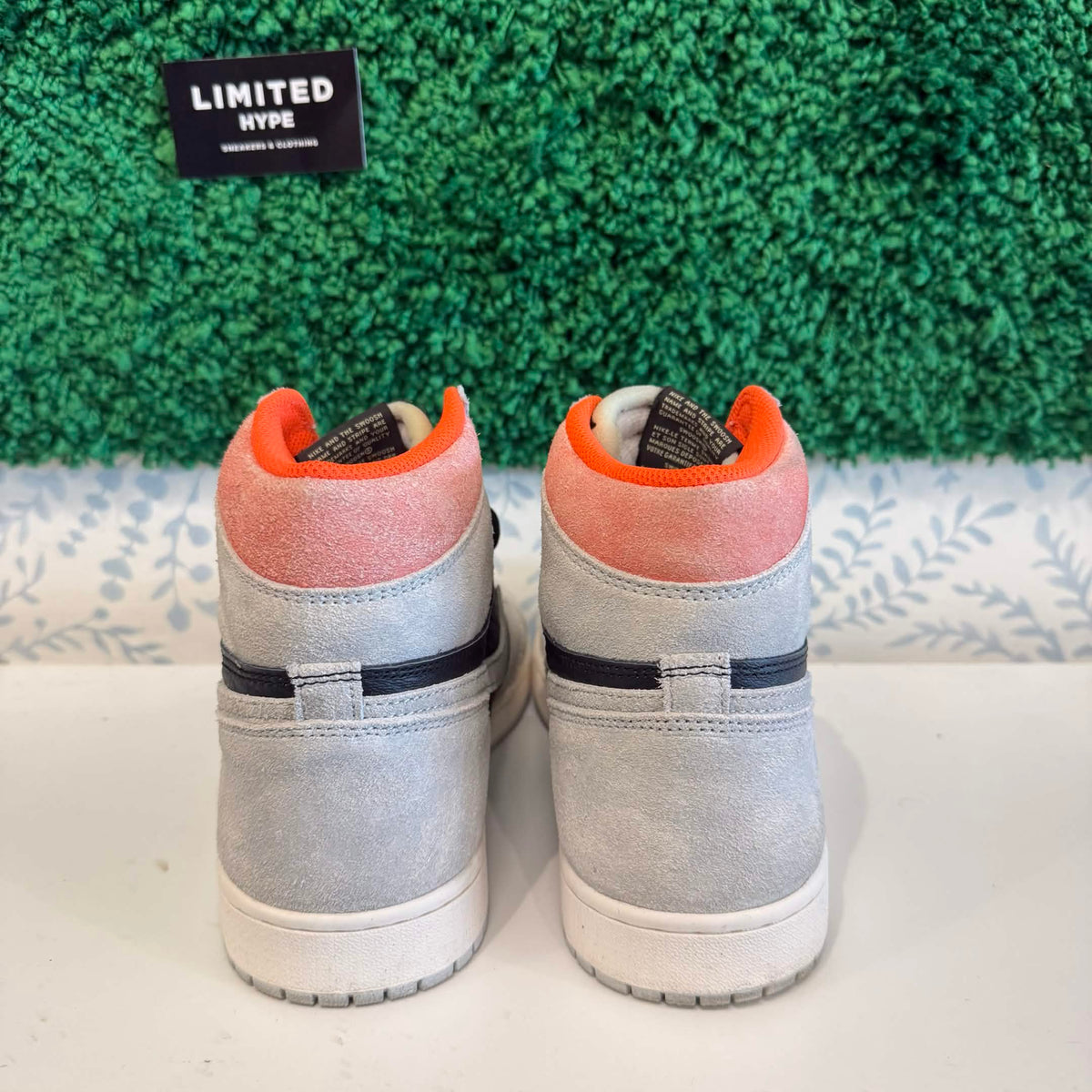 Jordan 1 Retro High Neutral Grey Hyper Crimson (USED, NO BOX)
