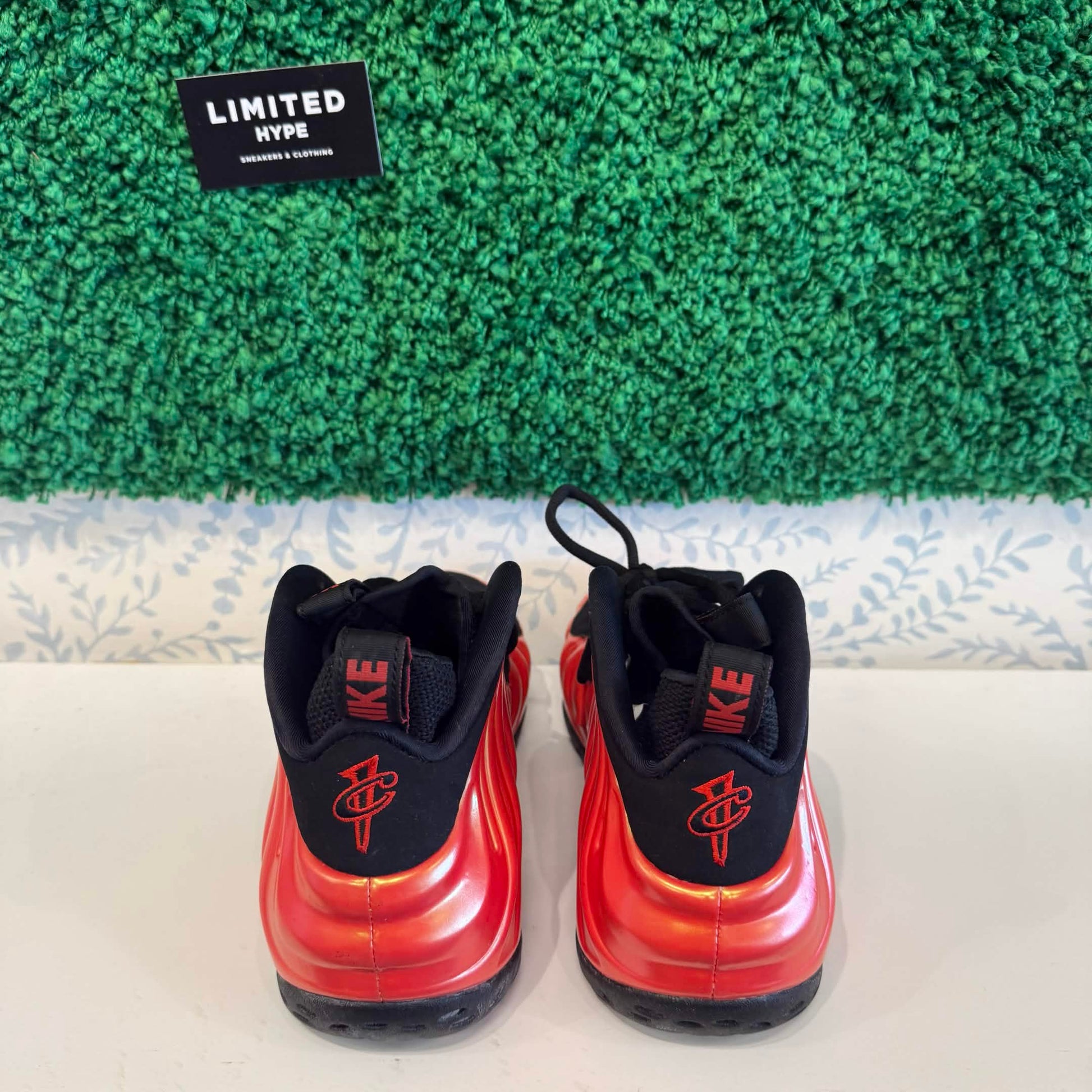 Nike Air Foamposite One Habanero Red
