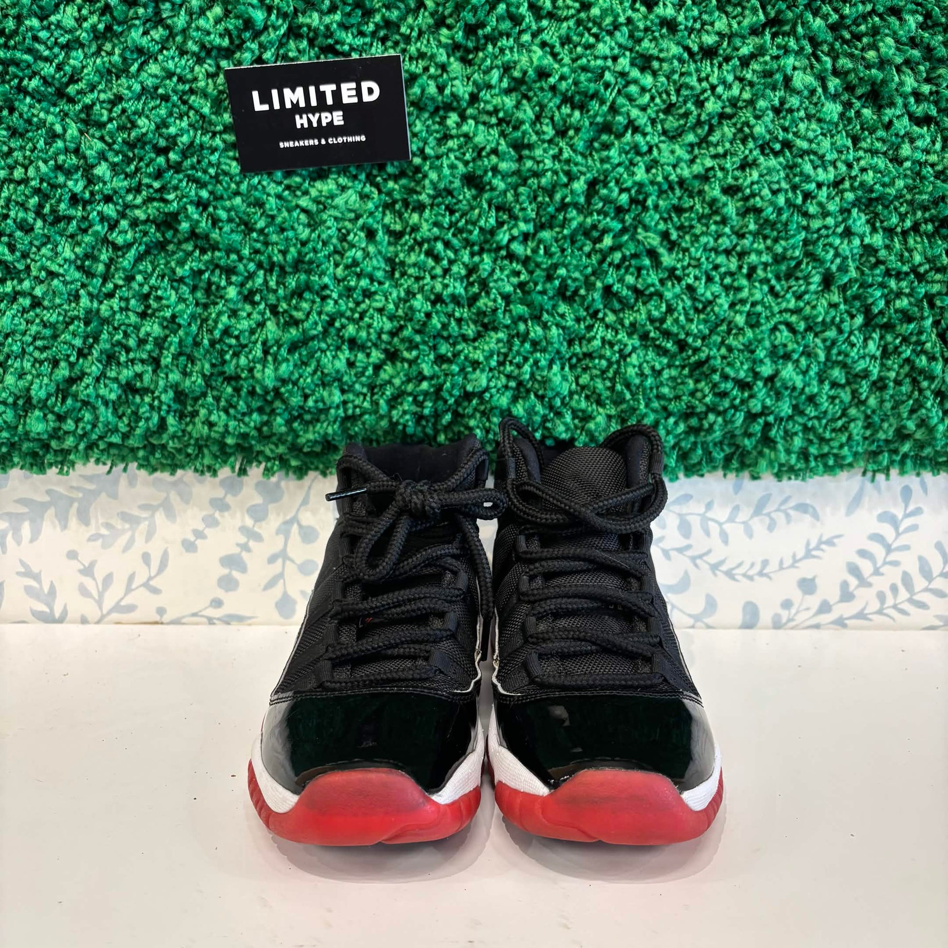 Jordan 11 Retro Playoffs Bred (2019) (GS) (USED) (NO BOX)