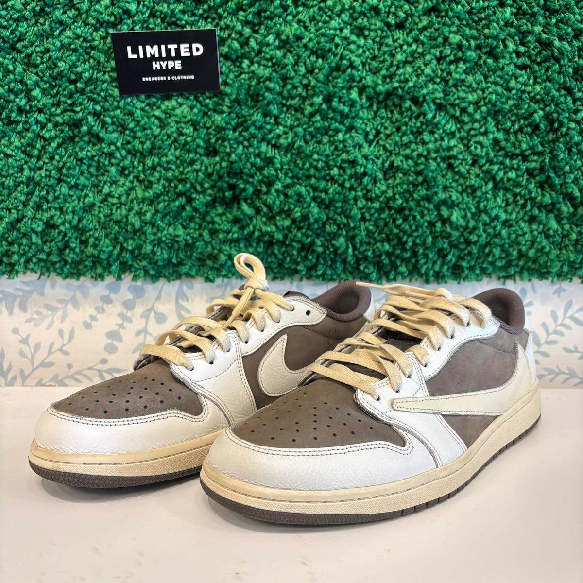 Travis Scott Jordan 1 Reverse Mocha (USED)