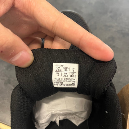 ASICS Gel-1130 Black Pure Silver (GS) (MISMATCH SIZE 6y/7y)