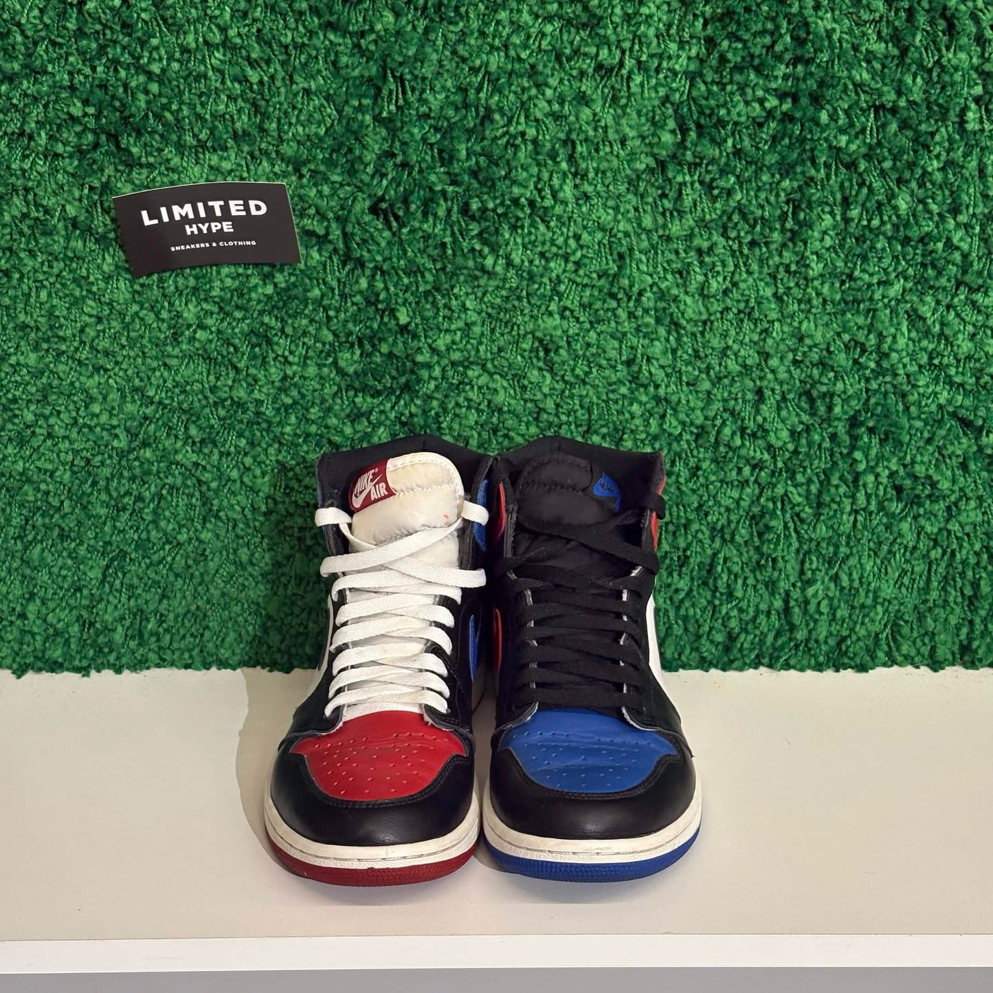 Jordan 1 Retro Top 3 (USED NO BOX)