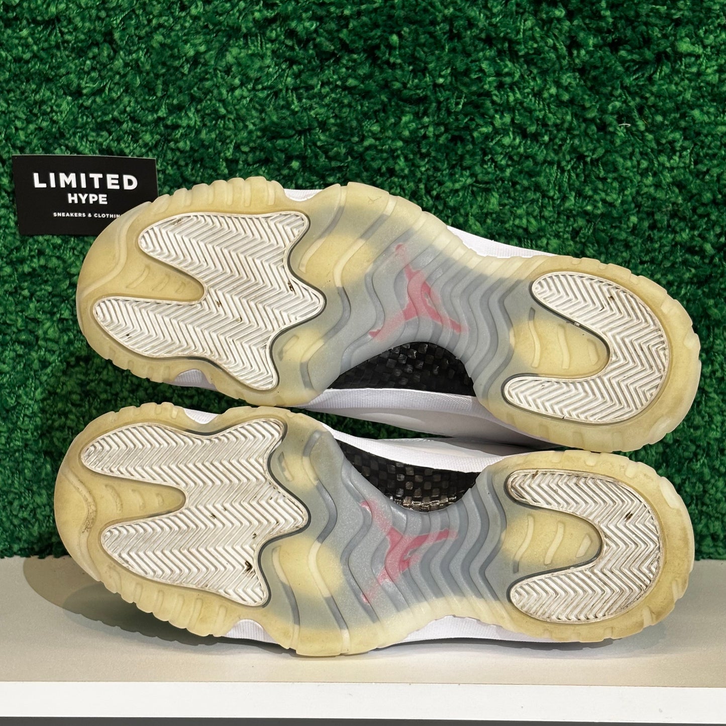 Jordan 11 Retro Platinum Tint (USED)