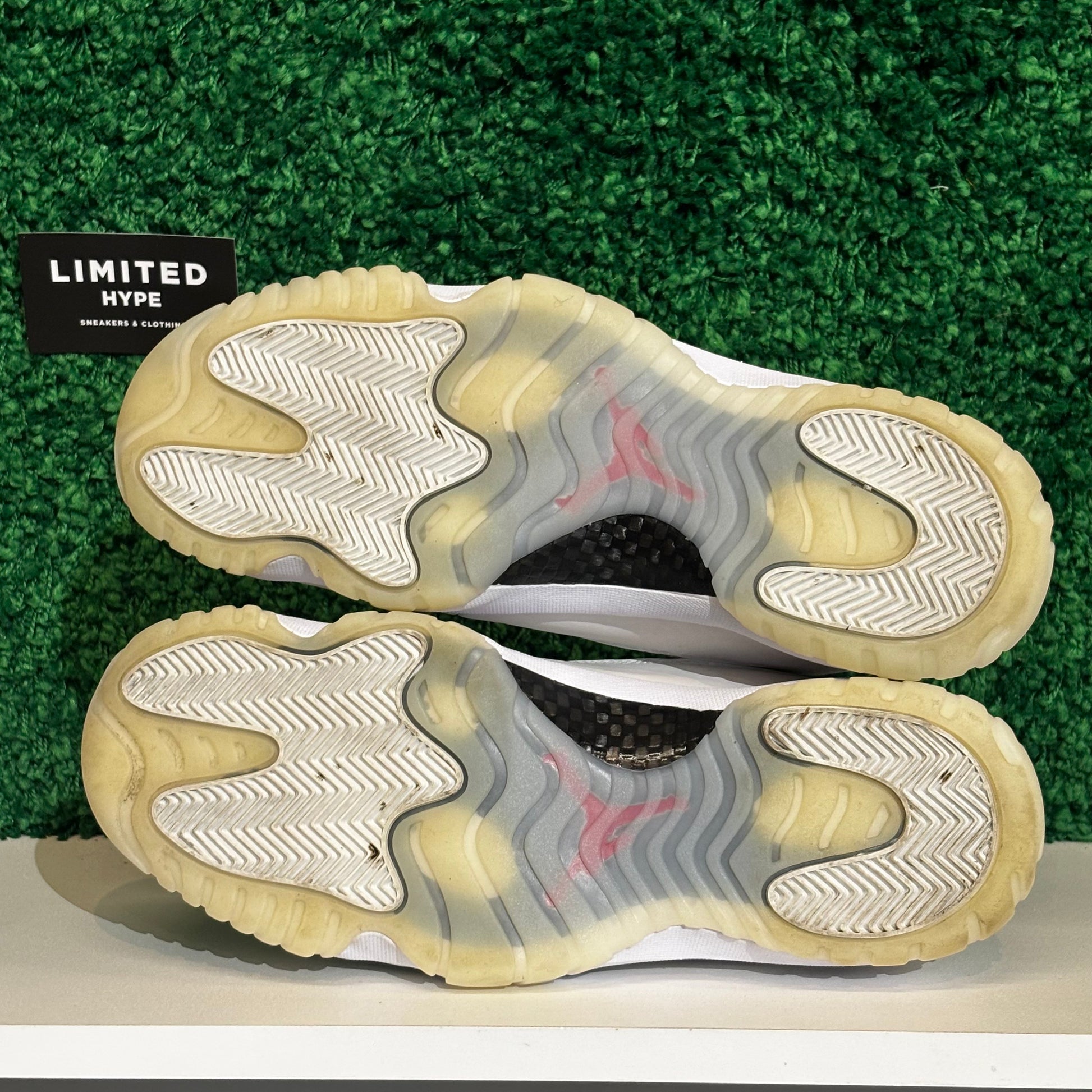 Jordan 11 Retro Platinum Tint (USED)