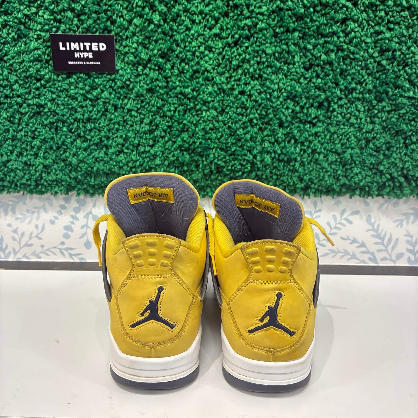 Jordan 4 Retro Lightning (2021) (USED)
