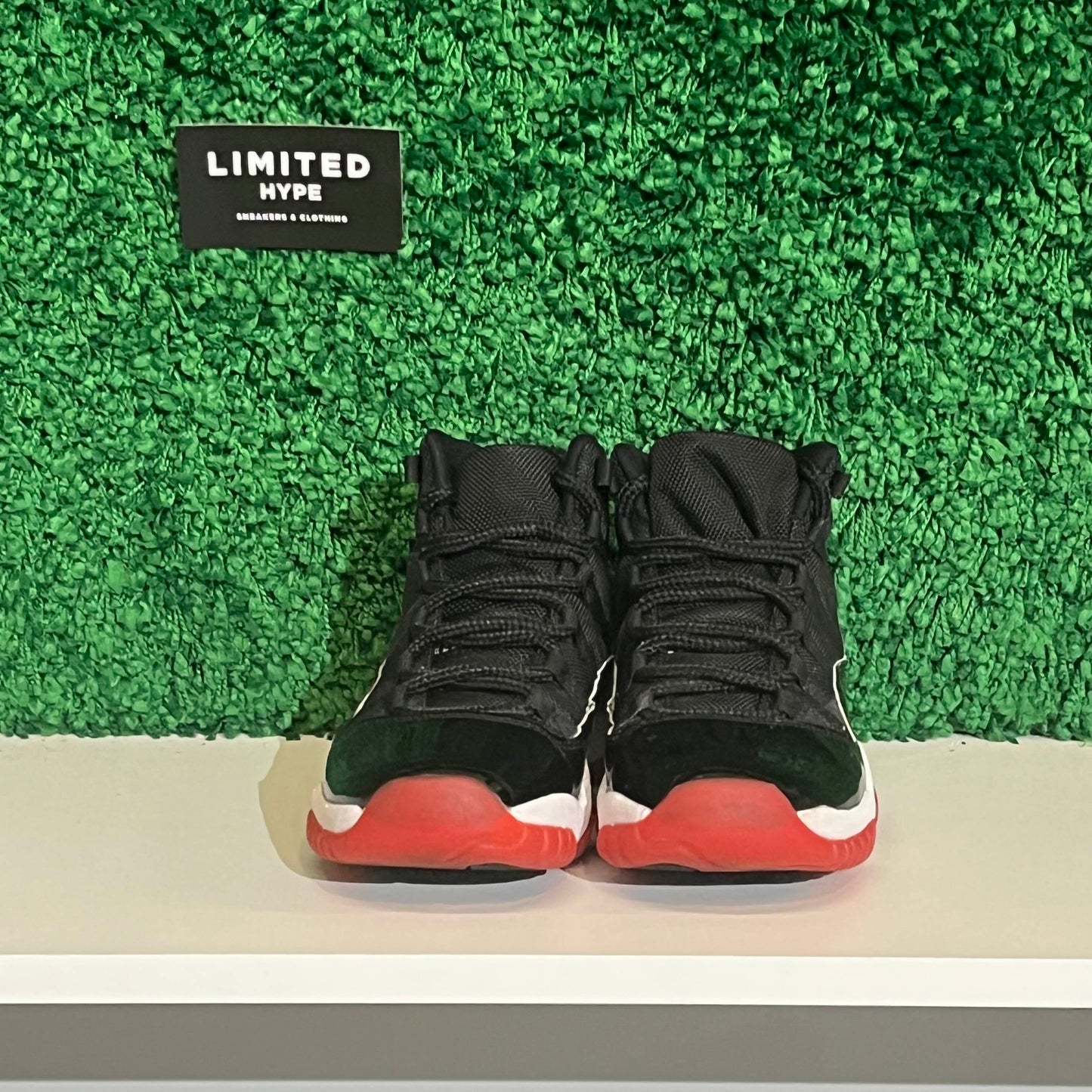Jordan 11 Retro Playoffs Bred (2019) (GS) (USED NO BOX)