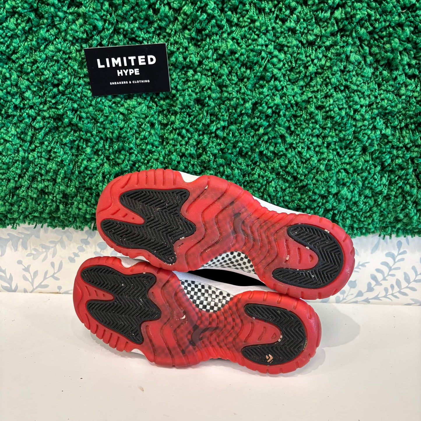 Jordan 11 Retro Playoffs Bred (2019) (GS) (USED) (NO BOX)