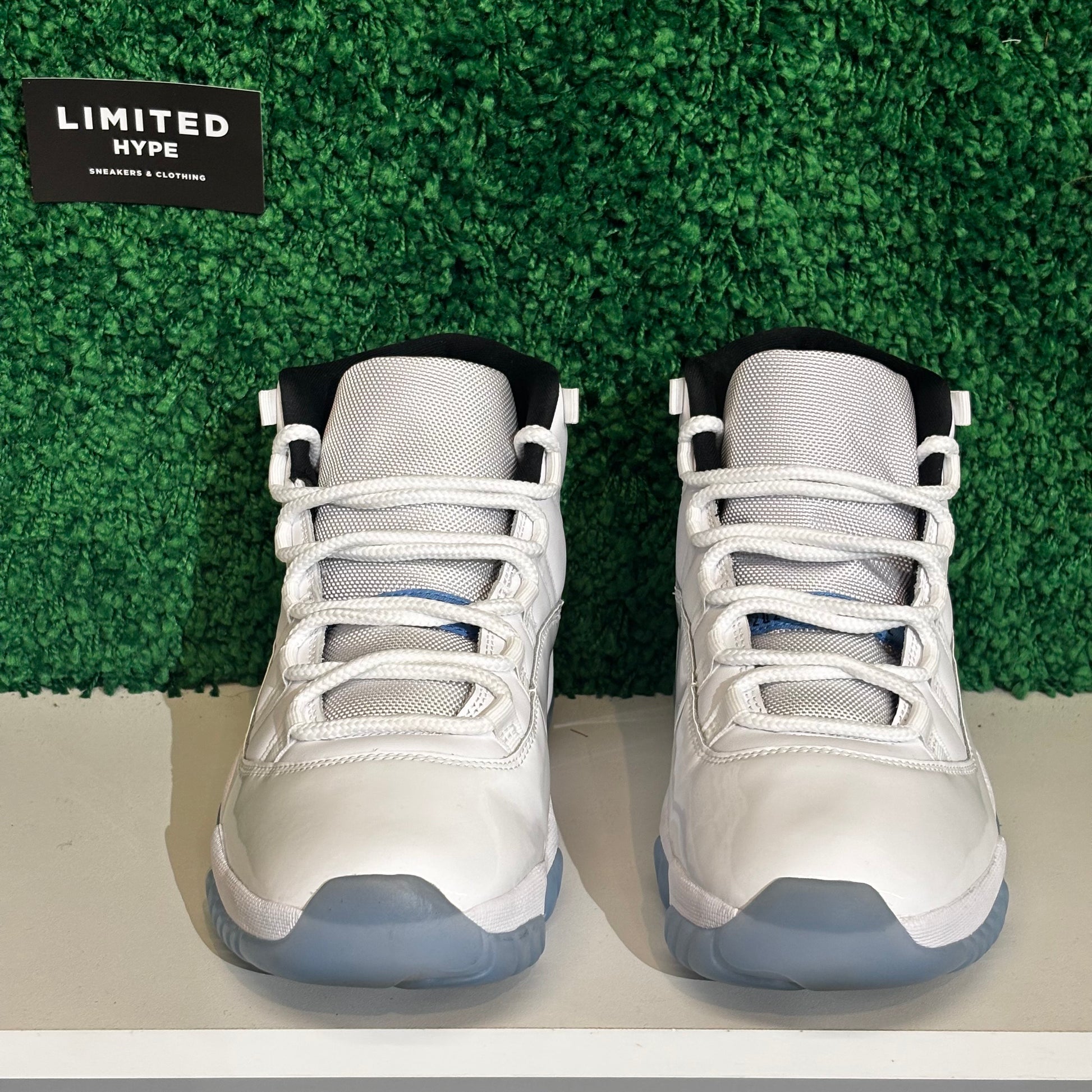 Jordan 11 Retro Legend Blue (USED)
