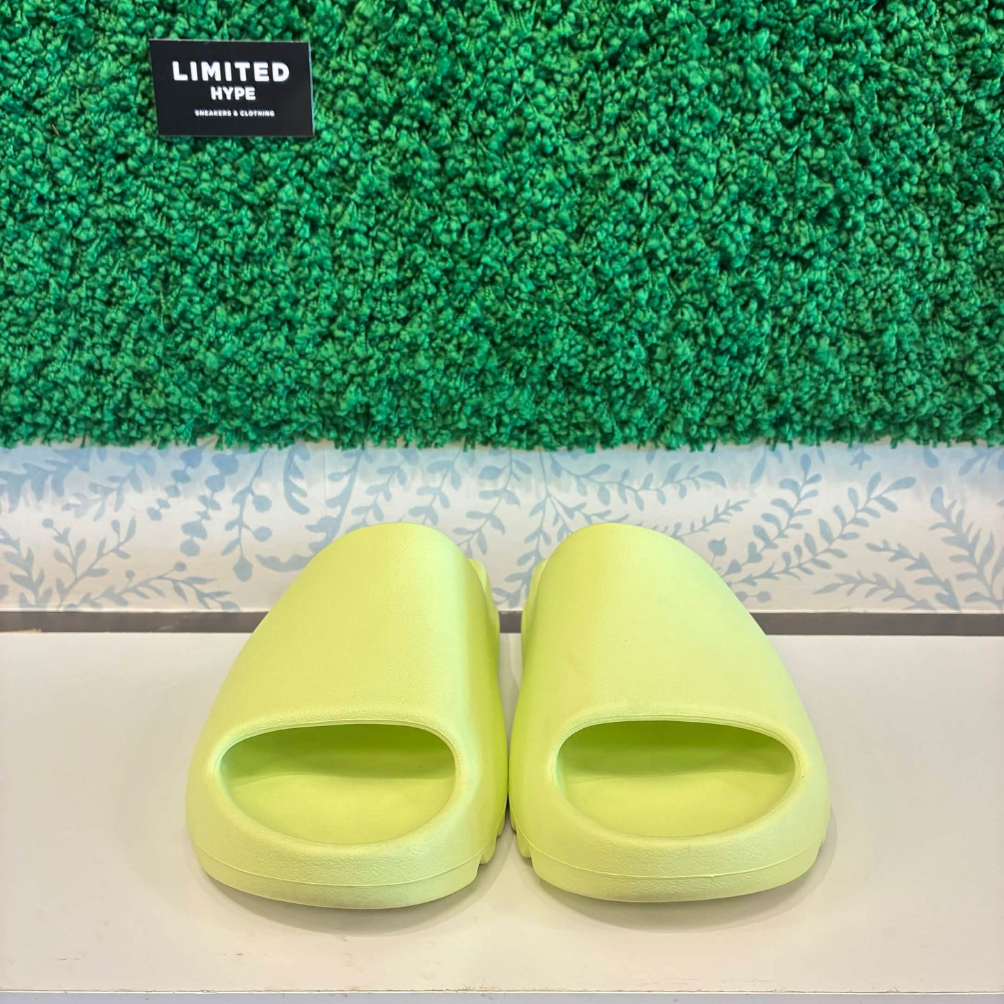 adidas Yeezy Slide Glow Green (USED)