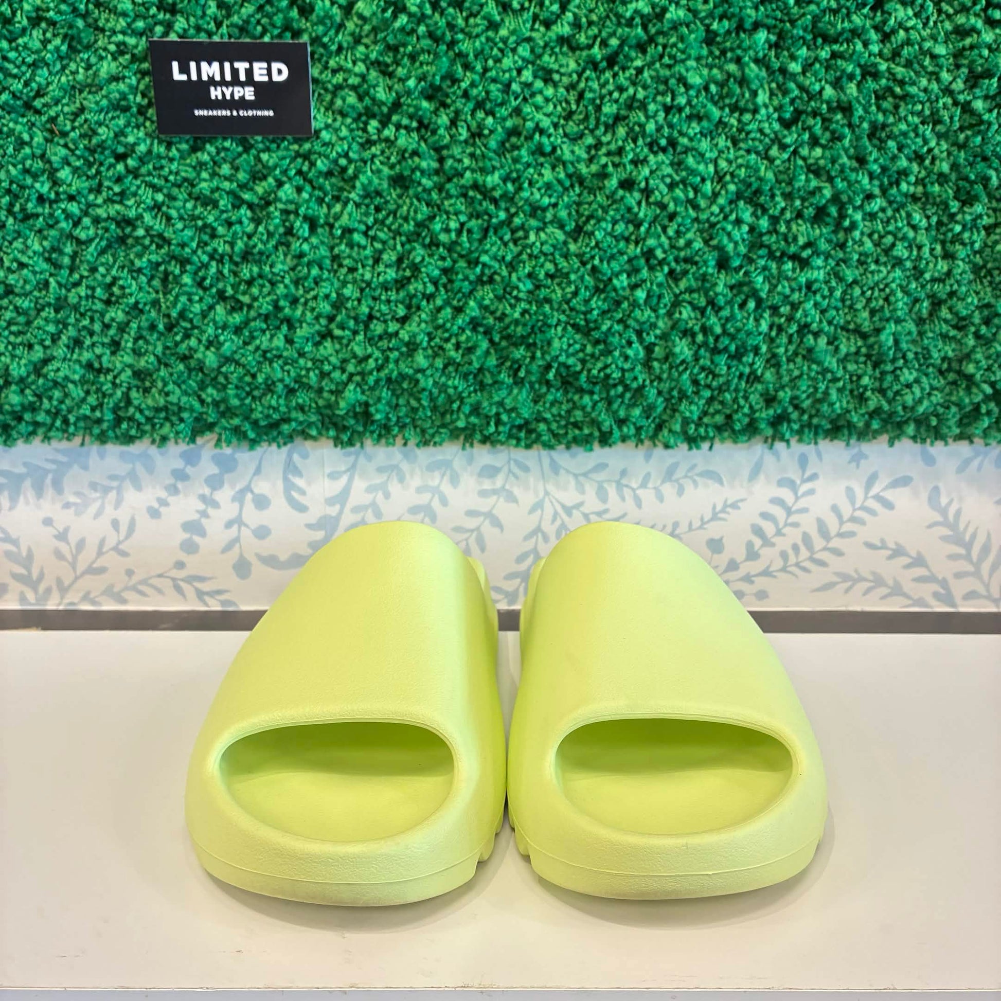 adidas Yeezy Slide Glow Green (USED)