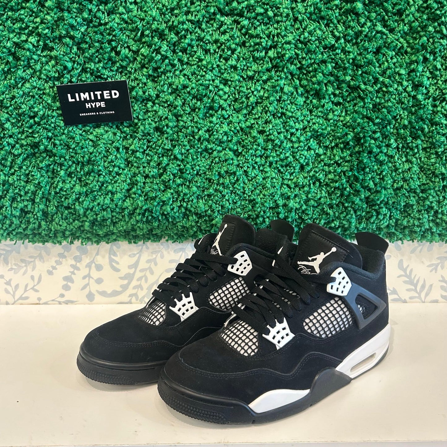 Jordan 4 Retro White Thunder (USED)