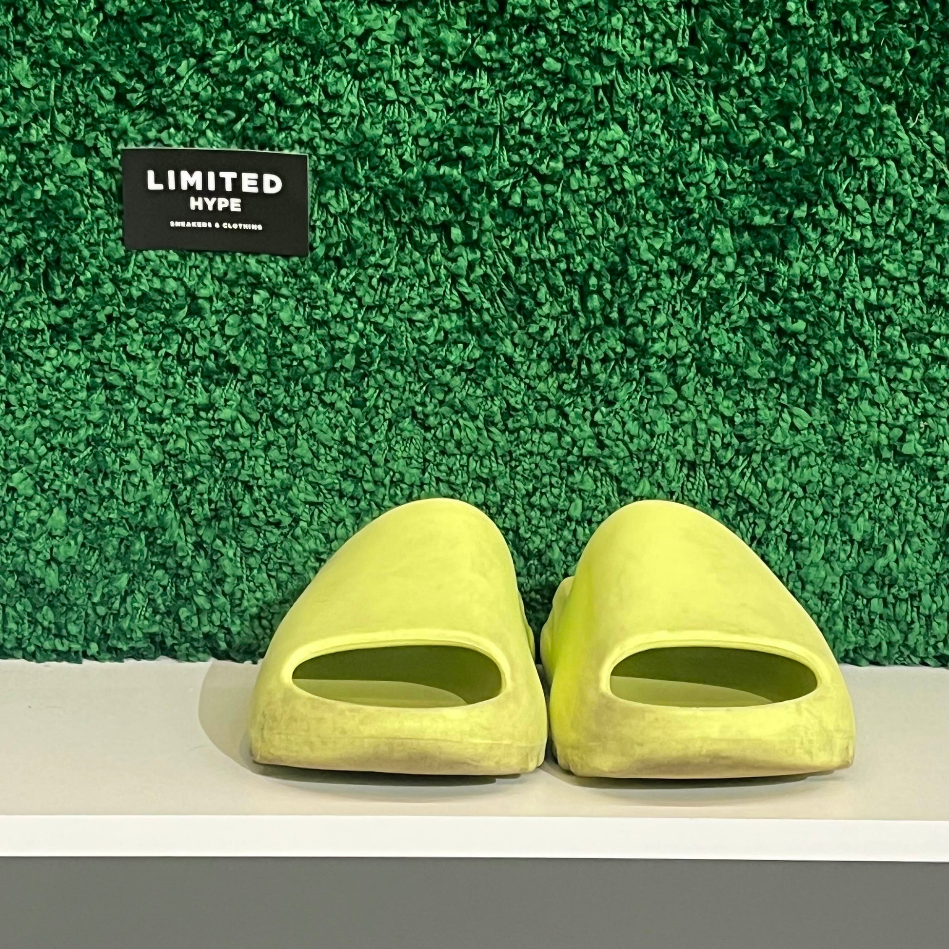 adidas Yeezy Slide Glow Green (USED)