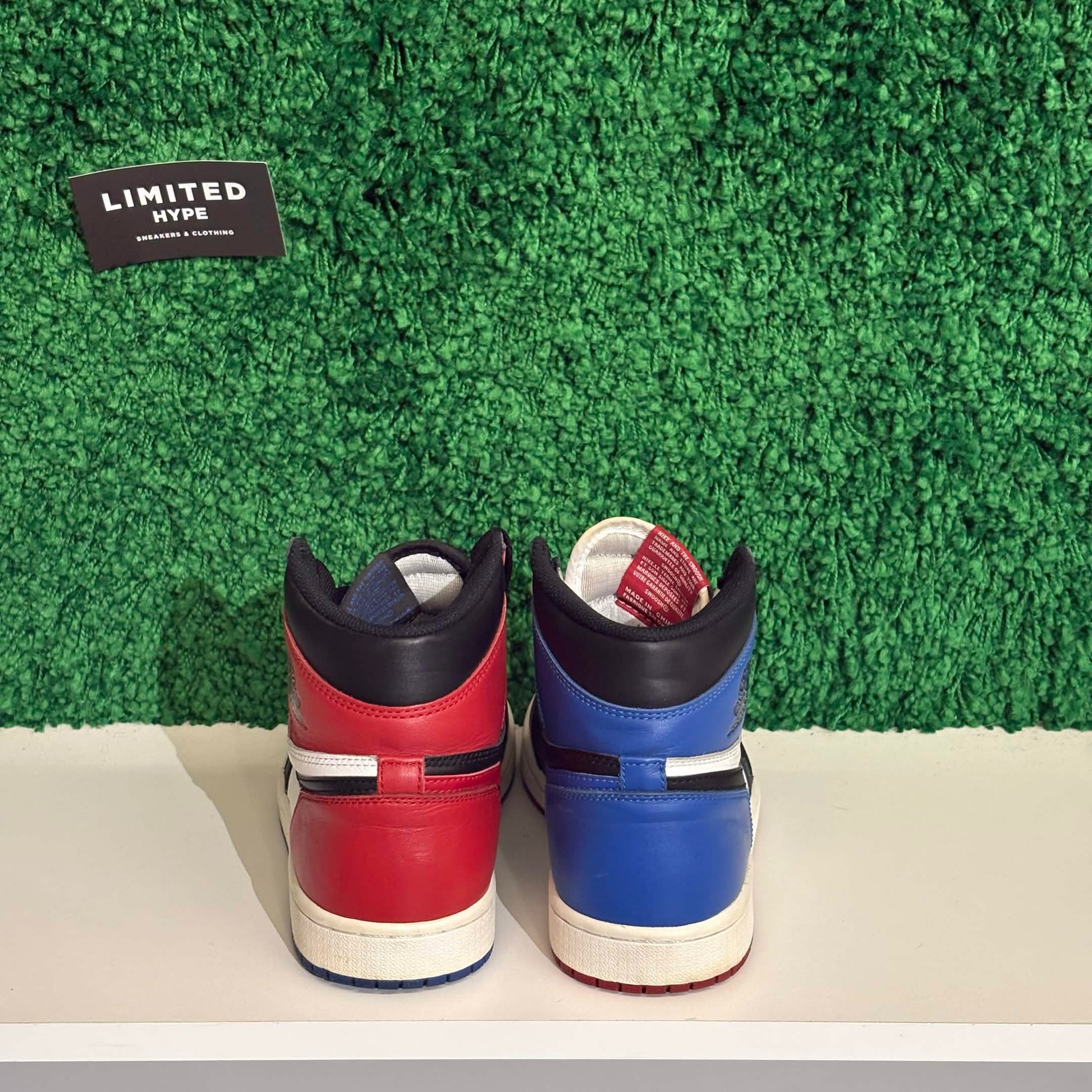 Jordan 1 Retro Top 3 (USED NO BOX)