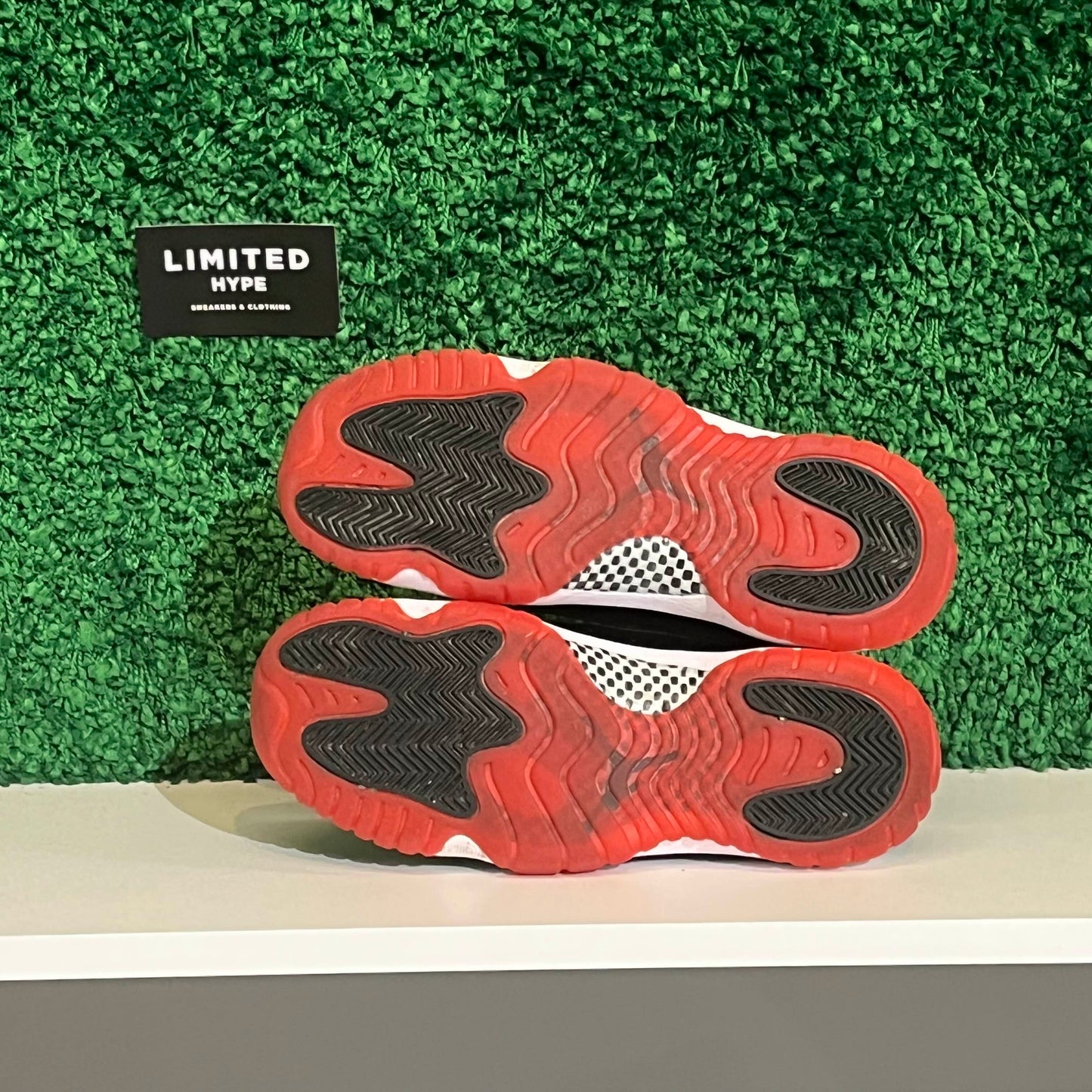 Jordan 11 Retro Playoffs Bred (2019) (GS) (USED NO BOX)