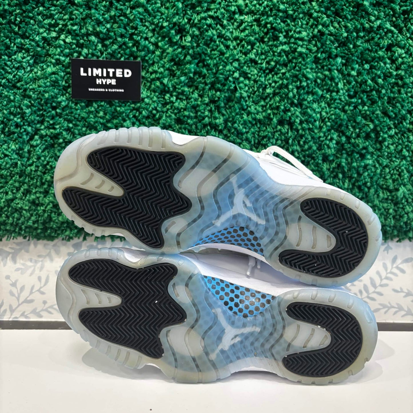 Jordan 11 Retro Legend Blue (2024) (USED)