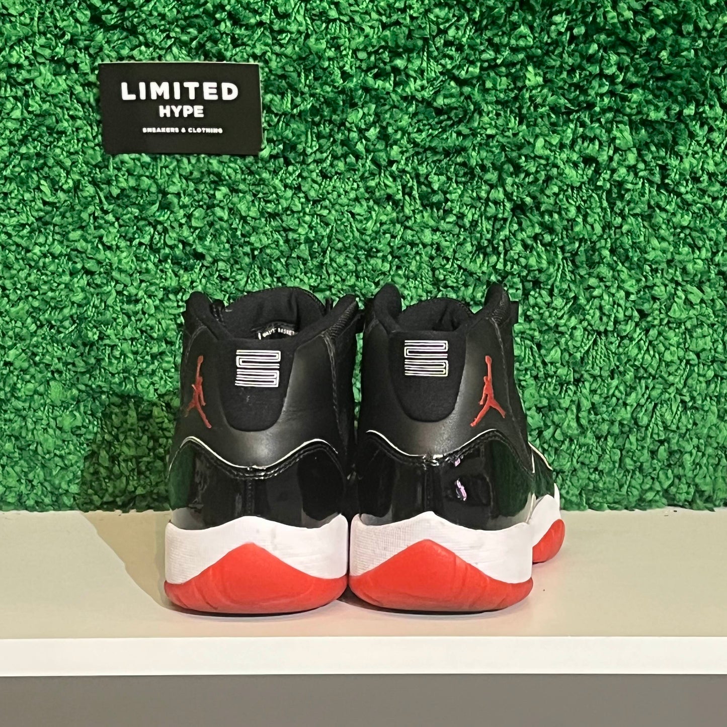 Jordan 11 Retro Playoffs Bred (2019) (GS) (USED NO BOX)