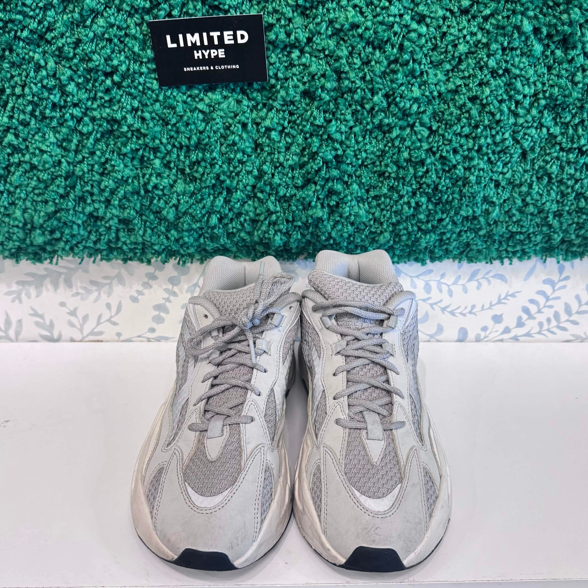 adidas Yeezy Boost 700 V2 Static (USED, REP BOX)