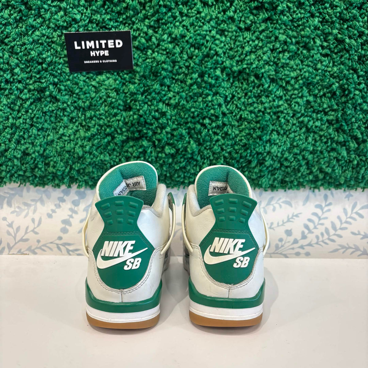 Jordan 4 Retro SB Pine Green (USED)