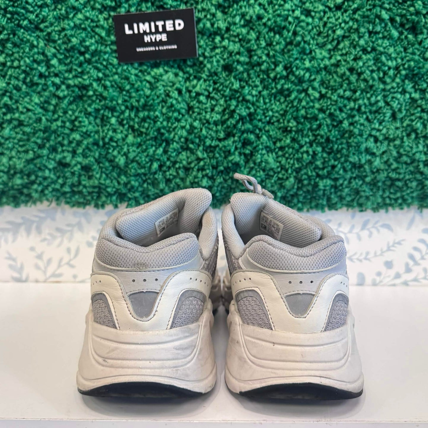 adidas Yeezy Boost 700 V2 Static (USED, REP BOX)