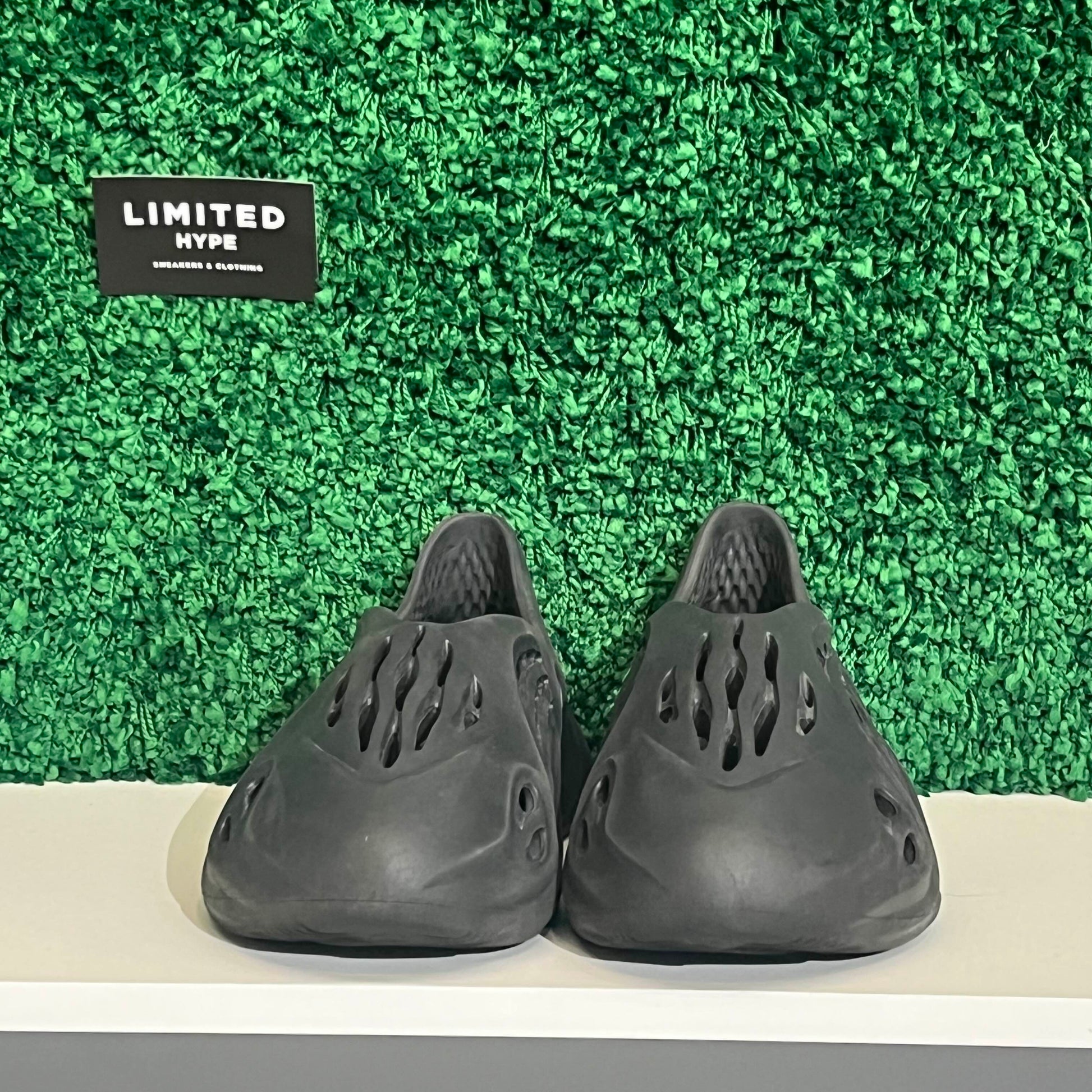 adidas Yeezy Foam RNR Onyx (USED NO BOX)