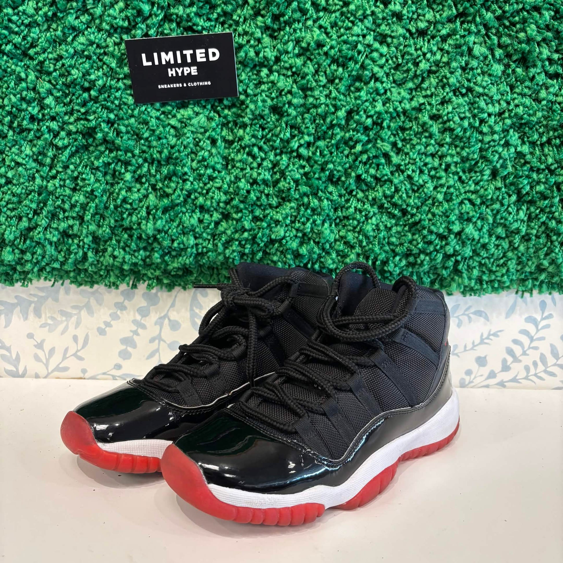 Jordan 11 Retro Playoffs Bred (2019) (GS) (USED) (NO BOX)