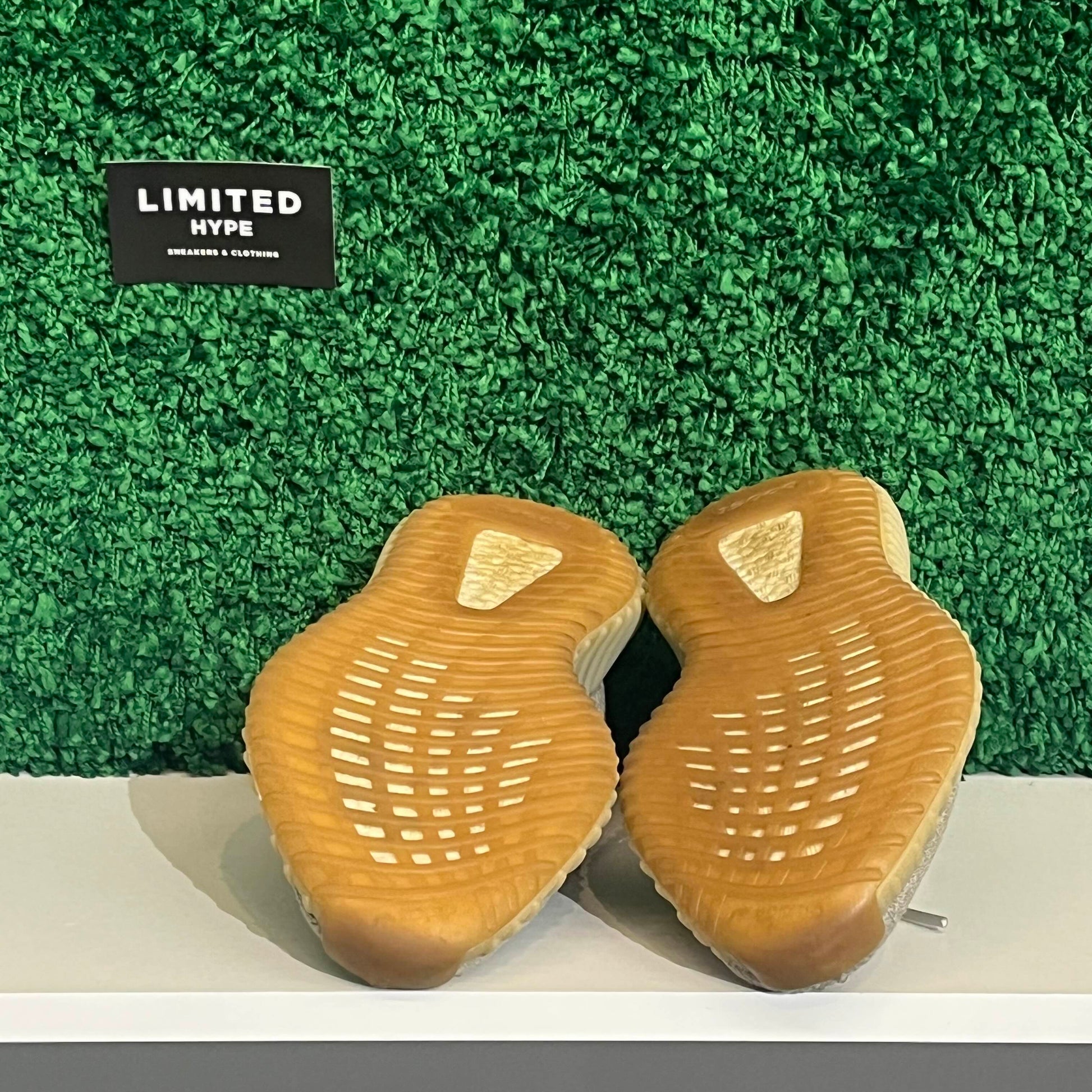 adidas Yeezy Boost 350 V2 Sesame (USED REP BOX)