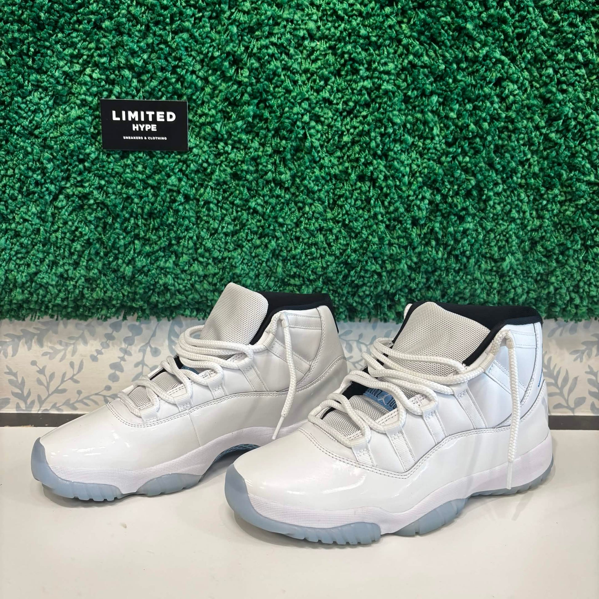 Jordan 11 Retro Legend Blue (2024) (USED)